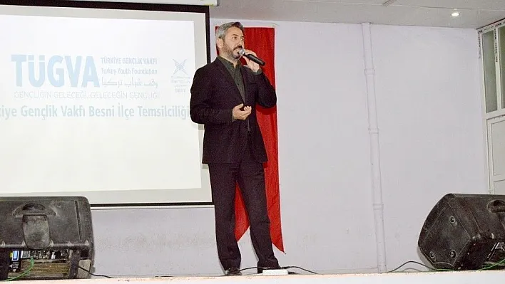 Besni'de 'Yeni Anayasa ve Cumhurbaşkanlığı Sistemi' konulu konferans düzendi
