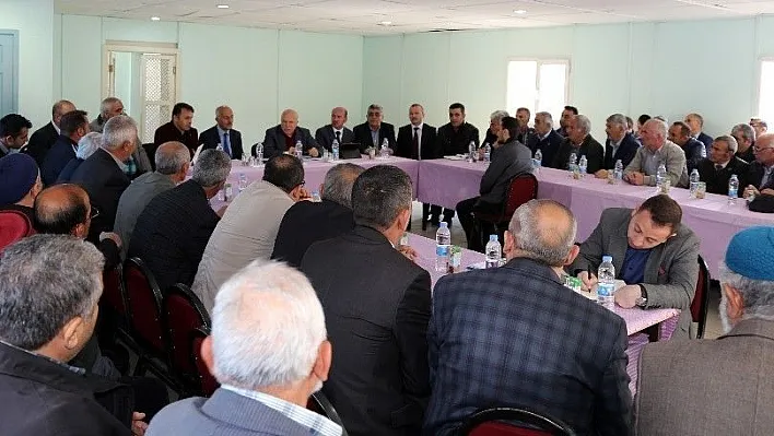 Sekmen İlçelerde Cumhurbaşkanlığı hükümet sistemi'ni anlatıyor
