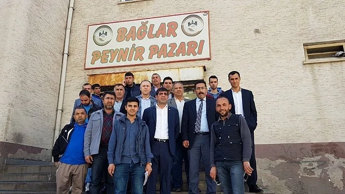 AK Parti heyeti Peynir Pazarı esnafıyla buluştu
