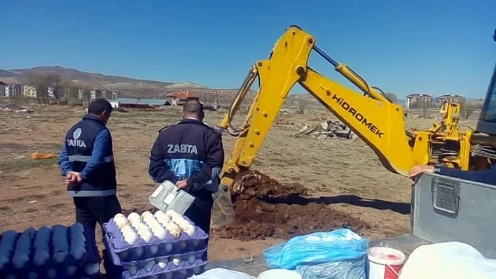 Gemerek'te tarihi geçmiş gıda ürünleri imha edildi
