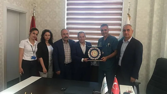 HAYAD'tan Park Hospital Hastanesine plaket

