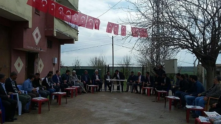 Gezer'e Türk bayraklı karşılama
