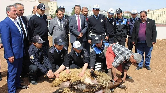 Polis kazalara karşı kurban kesti
