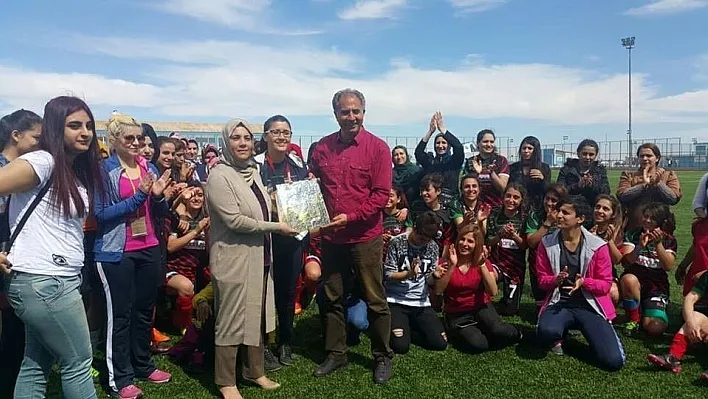 Diyabekirspor'un kadın futbolcuları farklı kazandı
