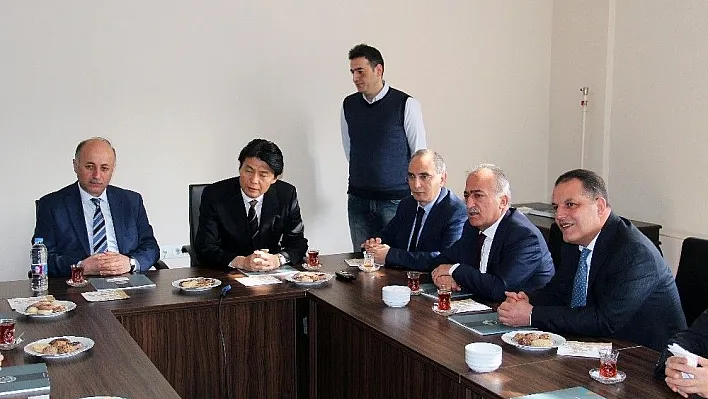 Japon Hitachi Firması Atatürk Üniversitesi'nde
