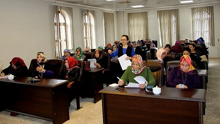 Menopoz eğitimi tamamlayan 40 kadın başarı sertifikası aldı
