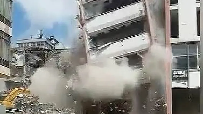 Sivas Vakıflar İşhanı'nın yıkımı yapıldı
