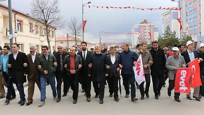 TÜGVA'dan 'Türkiye İçin Evet' yürüyüşü
