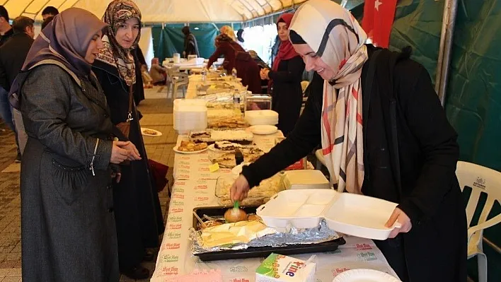 Adıyaman'da öğrenciler yararına kermes
