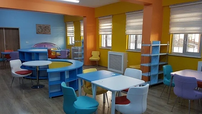 Barış ortaokuluna yeni Z Kütüphane
