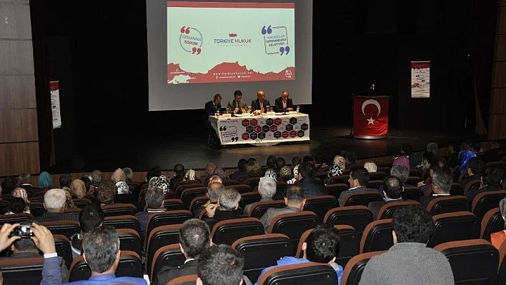 Diyarbakır'da hukukçular yeni anayasa değişikliğini anlattı
