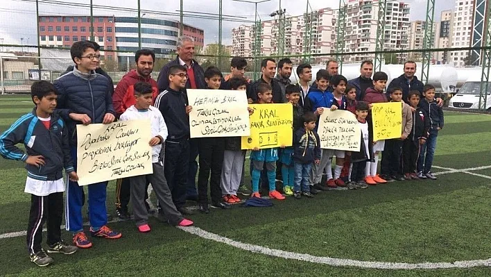 Diyarbakırlı gençler Tanju Çolak'ı bekliyor
