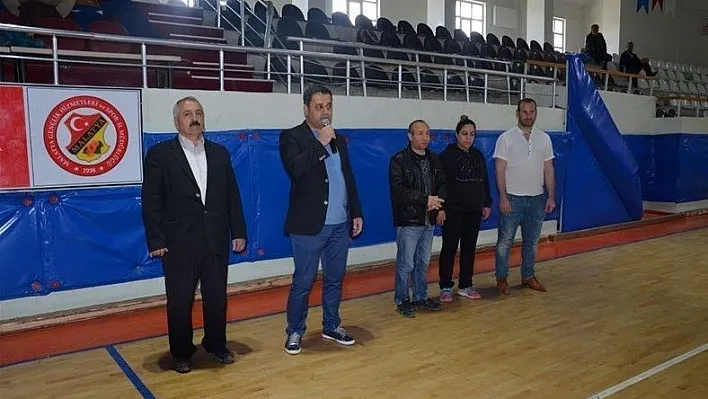 Okullar Arası Küçükler Kız - Erkek Hentbol Yarı Final Müsabakaları sürüyor
