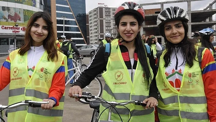 Pedalları farkındalık oluşturmak için çevirdiler
