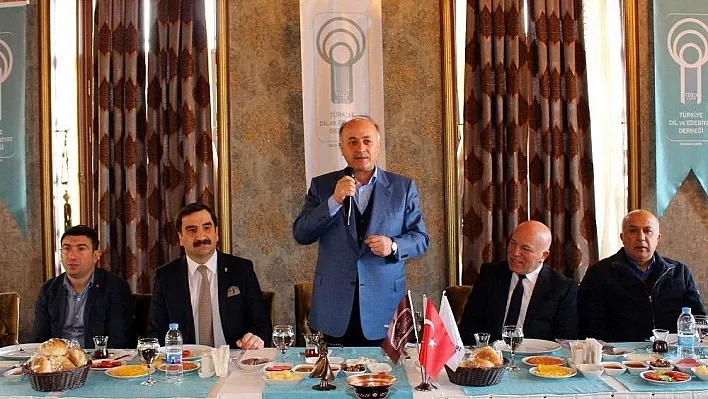 TDED Erzurum Şubesinden dil ve edebiyat üzerine istişare toplantısı yapıldı
