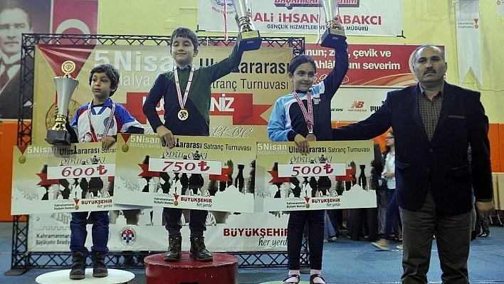 5 Nisan Madalya Günü 8. Uluslararası Santraç Turnuvasında ödüller dağıtıldı
