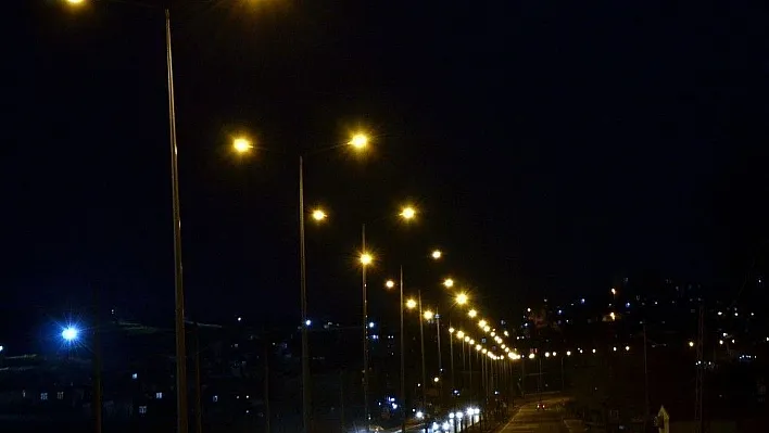 Dicle Elektrik, Diyarbakır'da 9 bin sokak lambasını yeniledi
