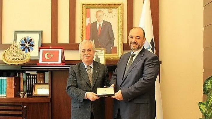 EPDK üst kurul üyesi Fazıl Şenel, ETÜ Rektörü Prof. Dr. Yaylalı'yı ziyaret etti
