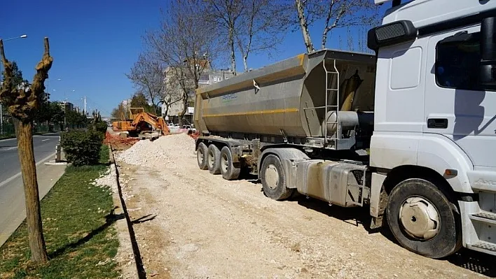 Kanalizasyon hattı yenileme çalışmaları devam ediyor
