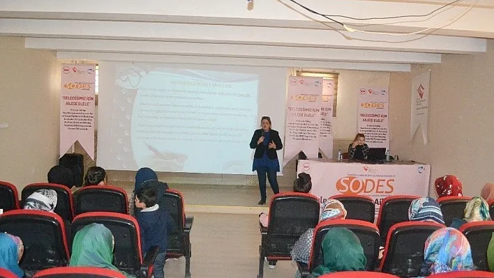 Tekman'da 'Geleceğimiz İçin Ailece El Ele Projesi' kapsamında eğitim programı düzenlendi
