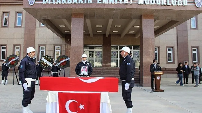 Diyarbakır'daki patlama şehit olan memur için tören düzenlendi
