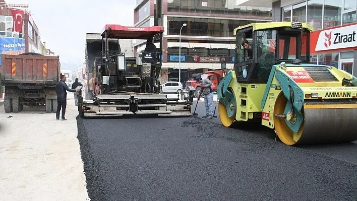 Asfalt Çalışmaları devam ediyor
