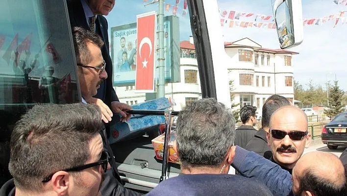 Cumhurbaşkanı Erdoğan, Erzurum'da ciritçiler tarafından karşılandı
