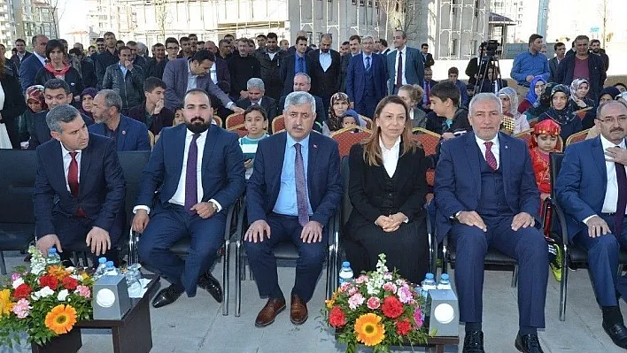 Yeşilyurt Belediyesi Fethi Gemuhluoğlu Bilgi Evi hizmete girdi
