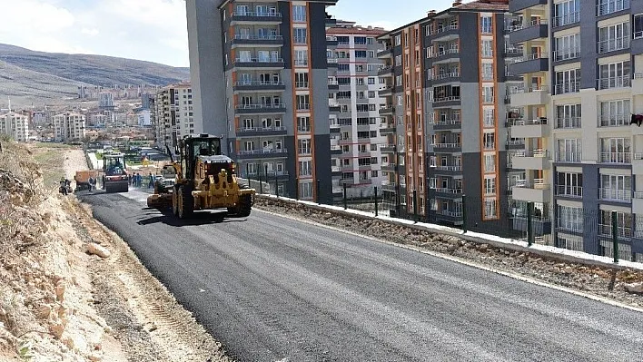 Yıldıztepe Mahallesinde sıcak asfalt çalışması yapıldı
