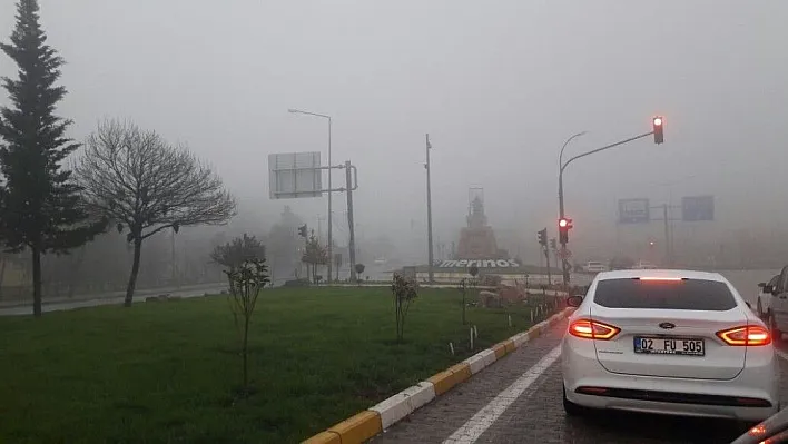 Aşırı sis sürücülere zor anlar yaşattı
