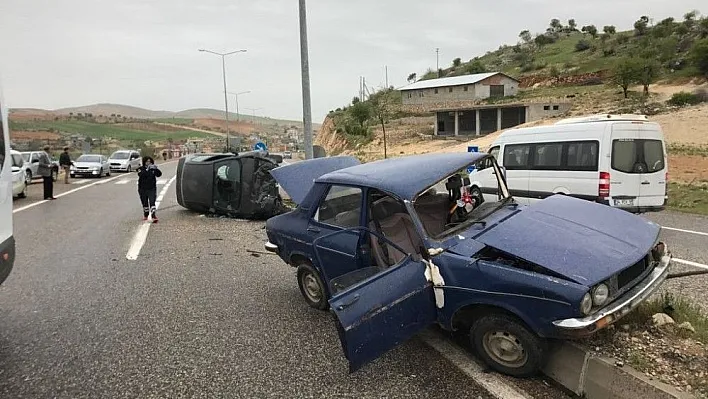 İki otomobil çarpıştı: 2 yaralı
