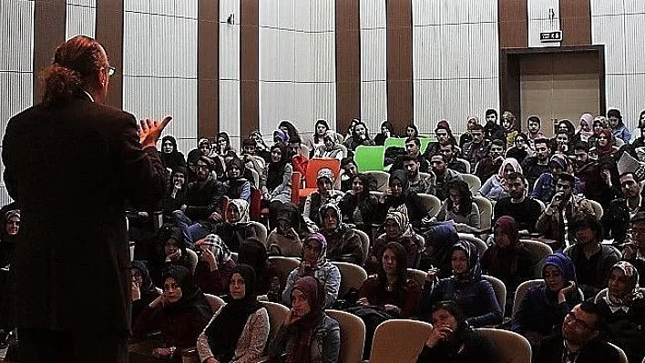 Üniversiteli gençlere, 'Erasmus Plus' destekleri anlatıldı
