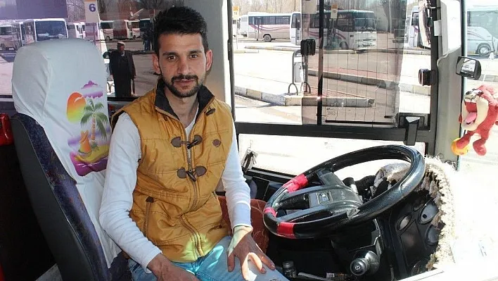 Kalp krizi geçiren yolcuyu halk otobüsüyle hastaneye yetiştirdi

