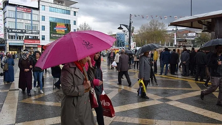 Malatya'da sağanak yağış etkili oluyor
