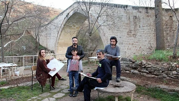 Ressam gibi resim yapmayı öğrendiler
