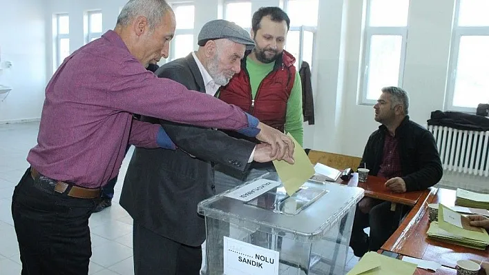 Adıyaman'da oy verme işlemleri sürüyor
