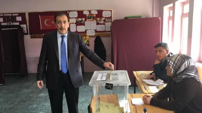 Başkan Bulutlar, referandum oyunu kullandı
