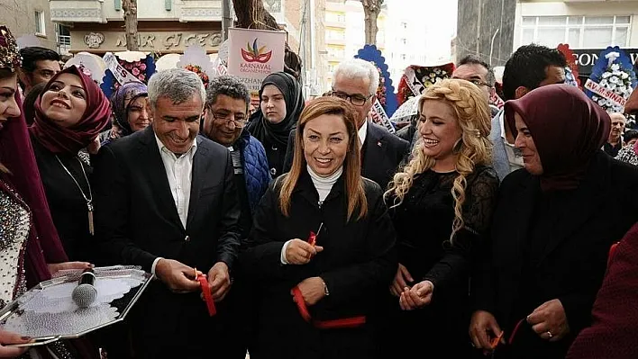 Siyasiler açılışta bir araya geldi
