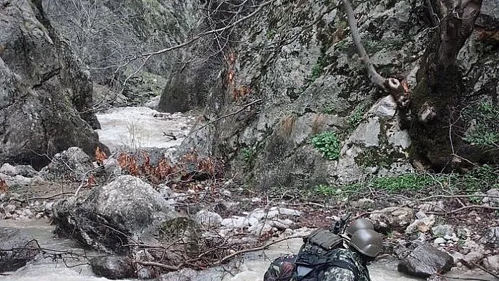 Erzincan'da terörist barınaklarına jandarmadan operasyon
