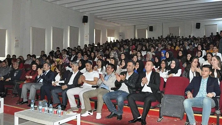 Silvan MYO'dan konferans ve tiyatro
