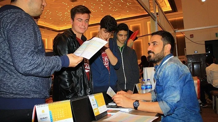DÜ, Adanalı öğrencilerin yüreğini fethetti
