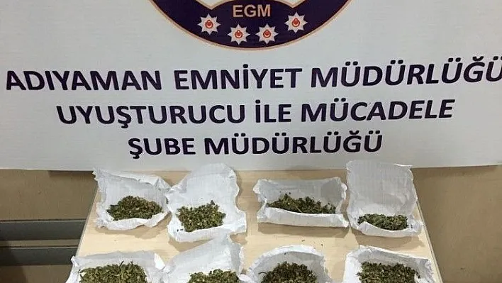 Otomobilde esrar maddesi ele geçirildi
