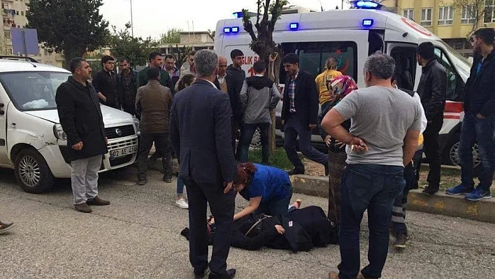 Hafif ticari araç yayaya çarptı: 1 yaralı

