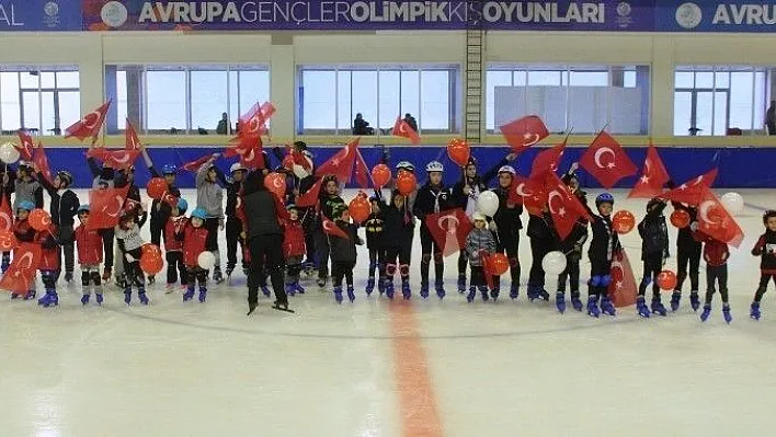 Buzda 23 Nisan coşkusu
