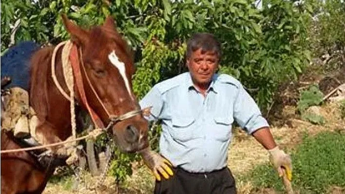 Kafasında bıçak darbeleri olan belediye işçisi tarlada ölü bulundu
