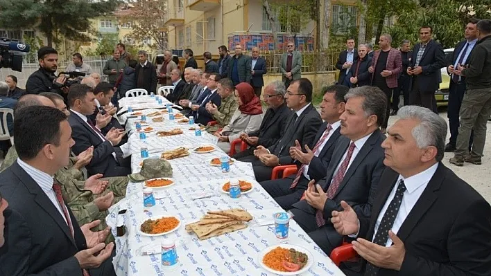 Vali Toprak şehit polisler için okutulan mevlite katıldı
