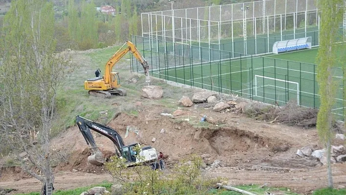 Koyulhisar'da Gönelli Deresi'nin ıslah çalışması başladı
