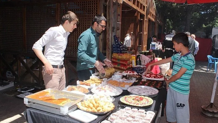 Öğrenciler yararına kermes düzenlendi
