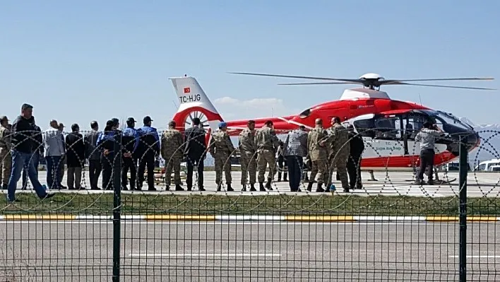 Çatışmada ağır yaralanan teğmen helikopterle Erzurum'a getirildi
