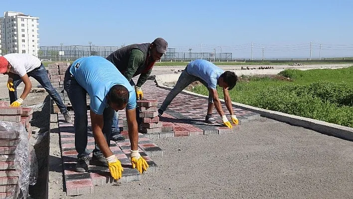 Bağlar Belediyesi'nin yol çalışmaları devam ediyor

